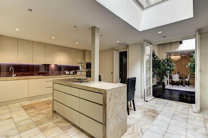 Care Kensington - Princess Gate Mansion * Londen